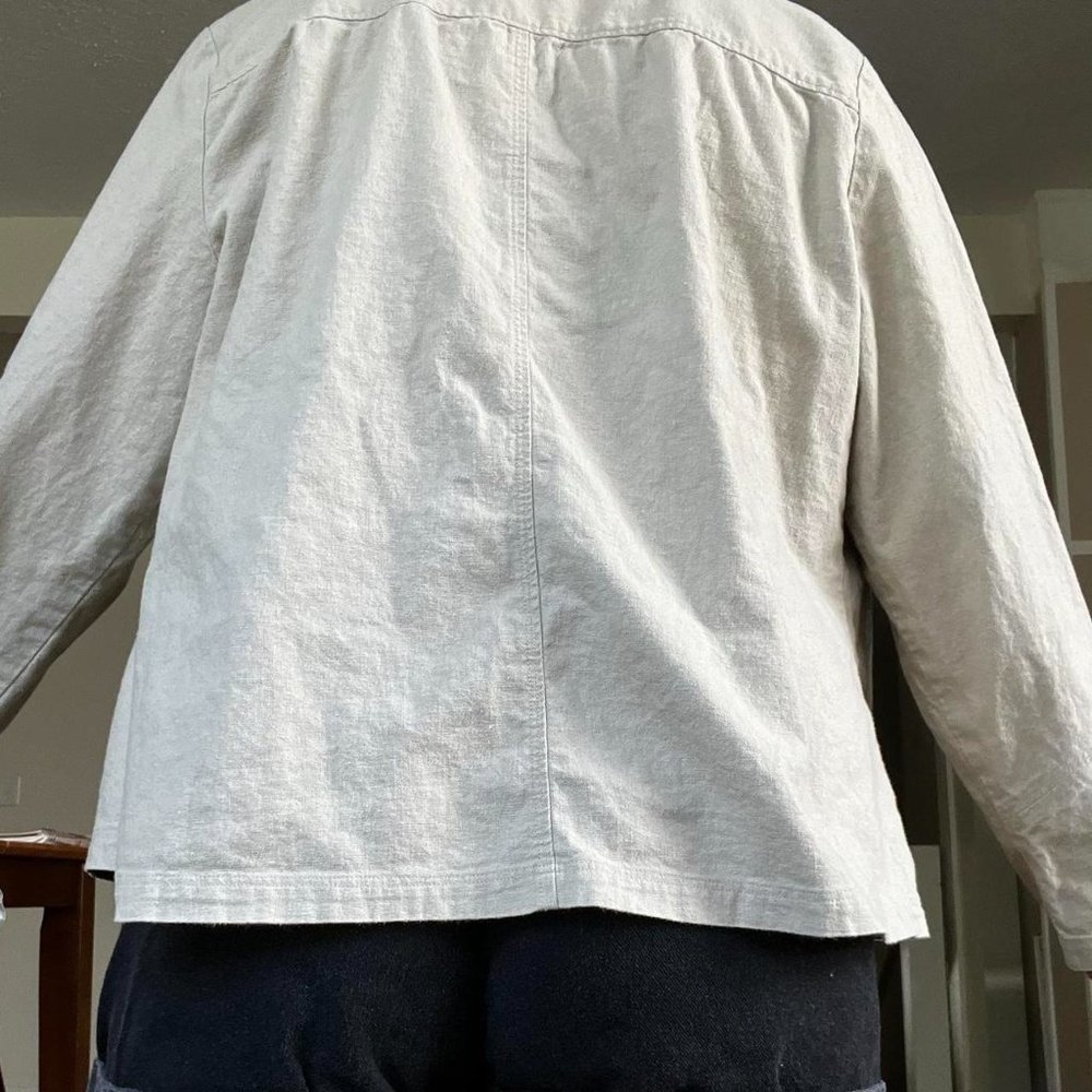Linen Collared Button-Up Blouse. - Picture 5 of 7